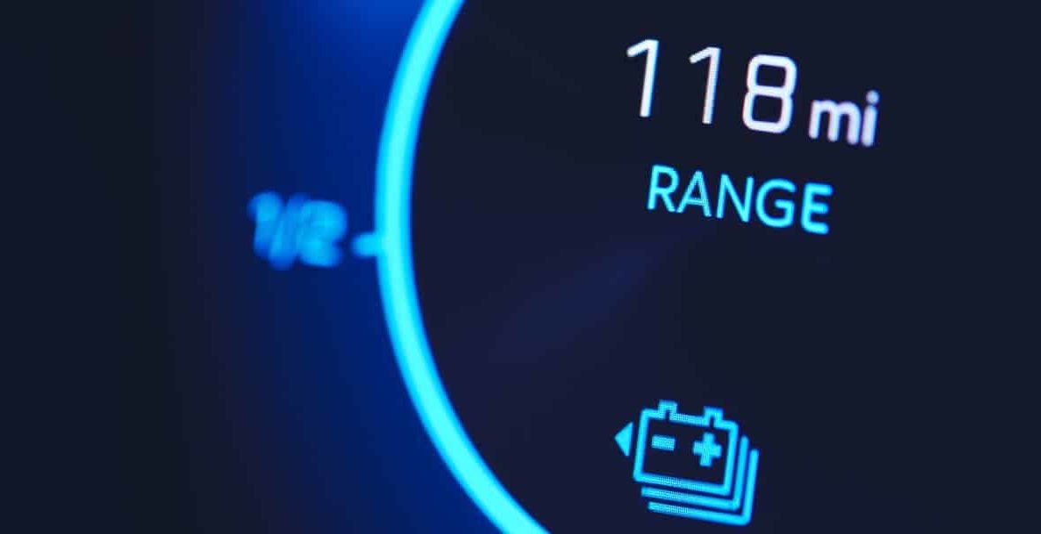 An EV dash reading shows a battery range of 118 miles